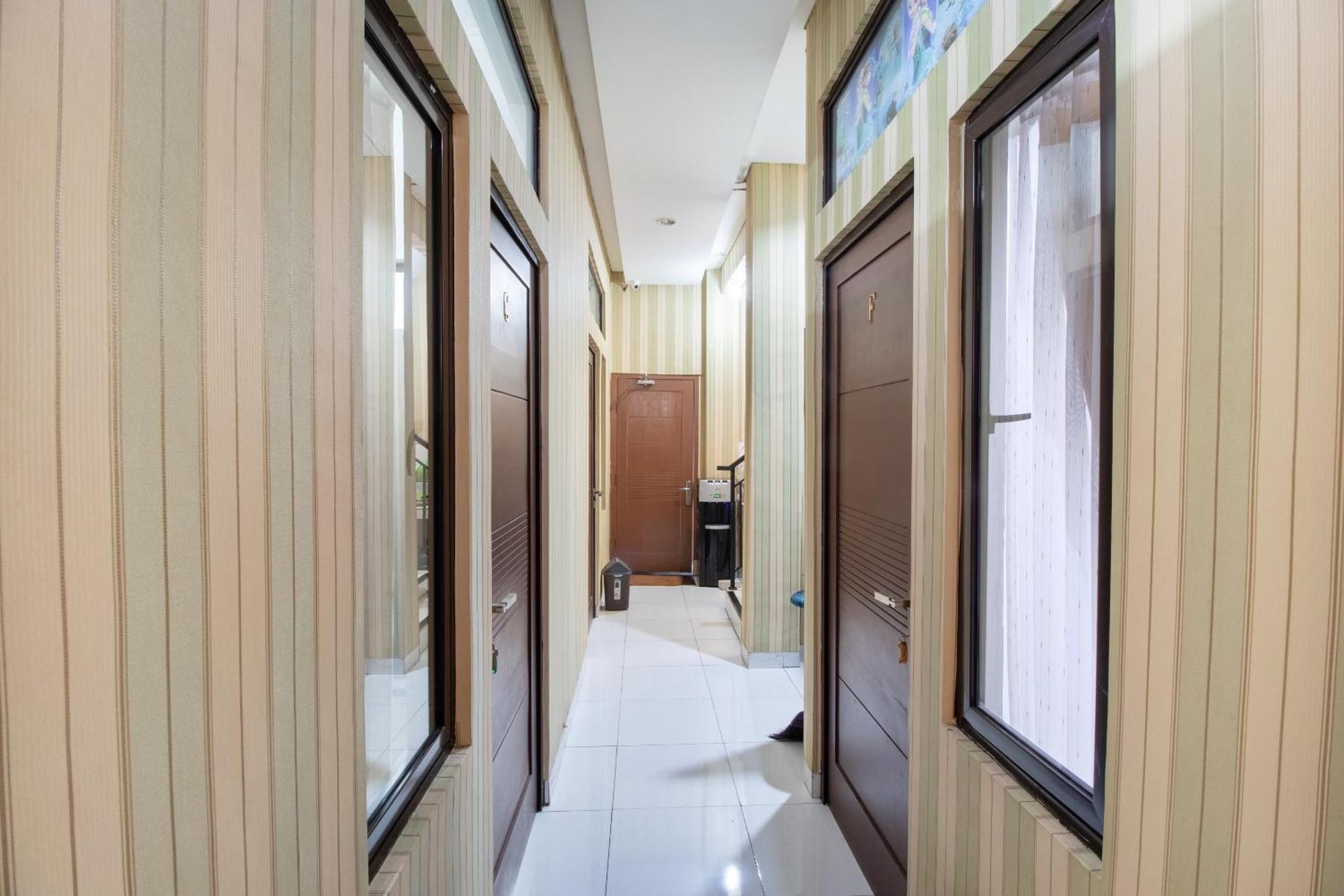 Oyo 3253 Sofia Residence Telukjambe Exterior foto